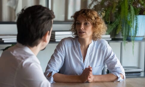 Feedback y Evaluación del Desempeño: Escuchar y Comunicar Mejor